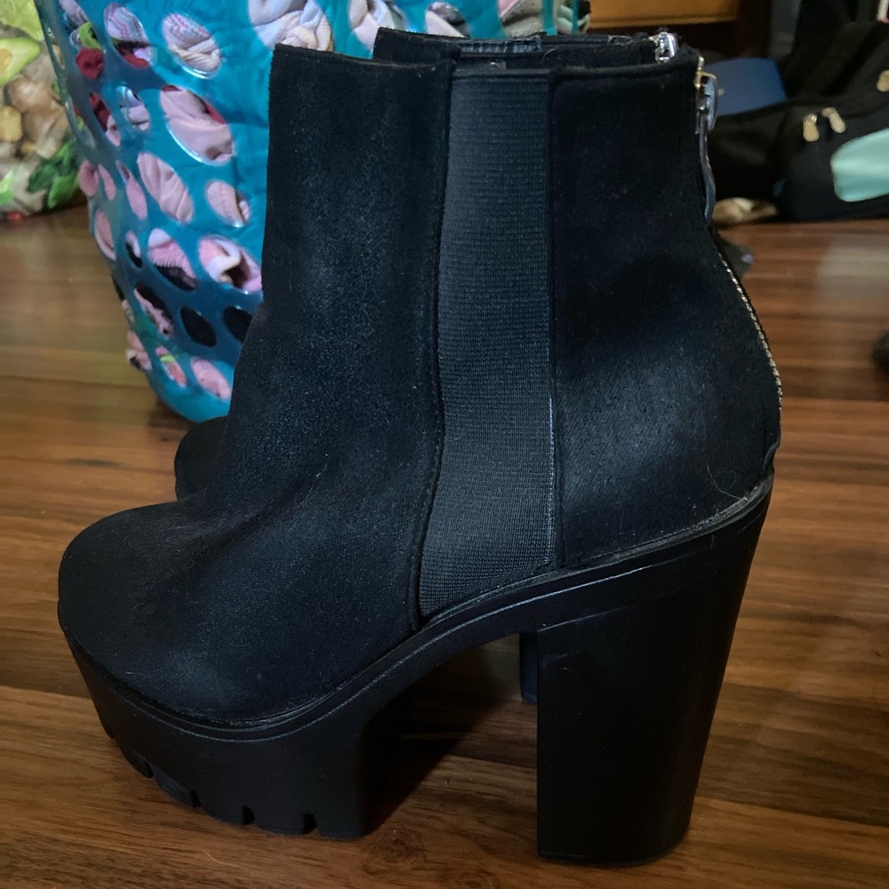 Ankle high boots platform